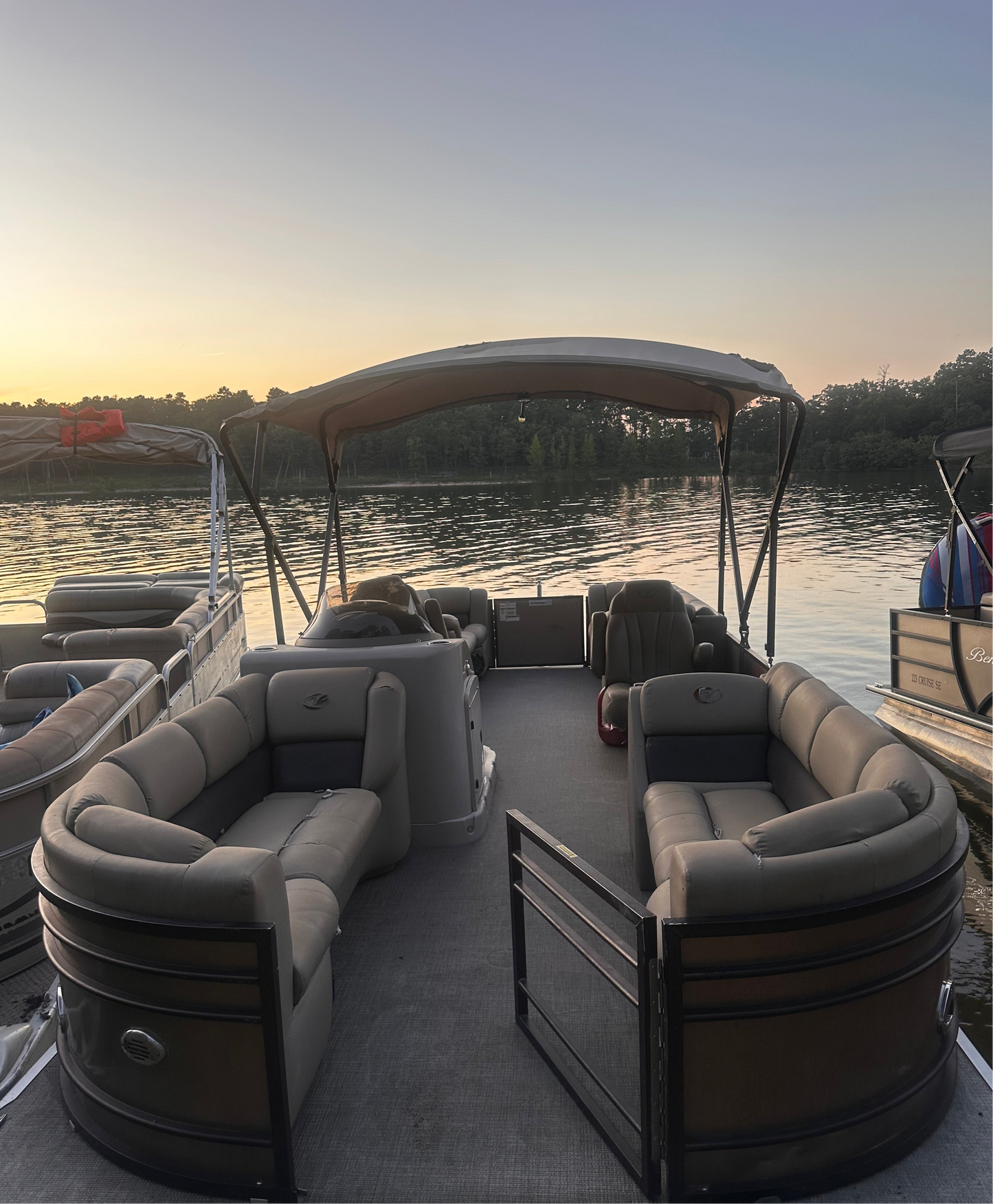 15 Person 25ft Veranda Tritoon w/225hp motor