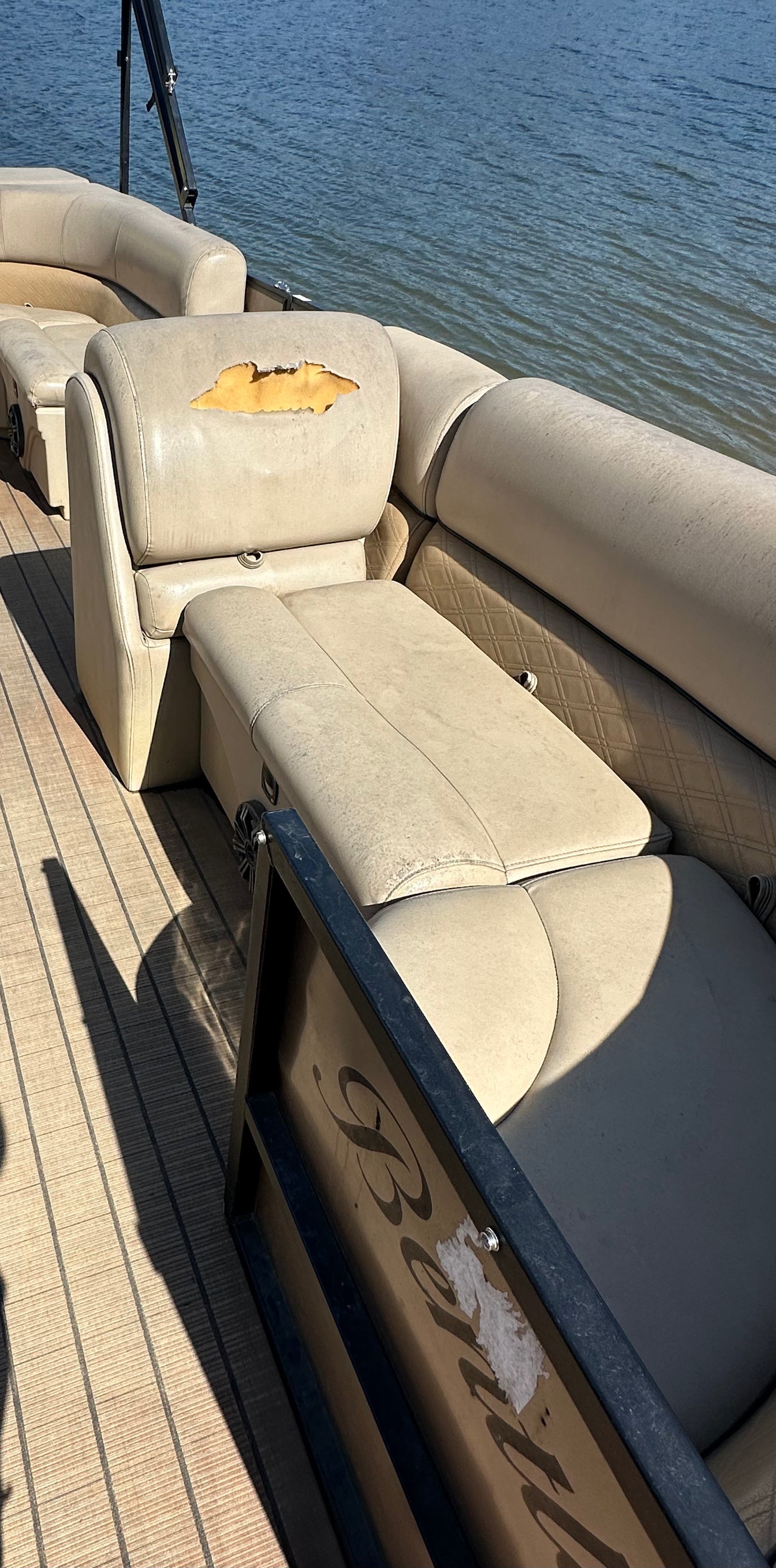 15 Person 24ft Bentley Tritoon w/150HP