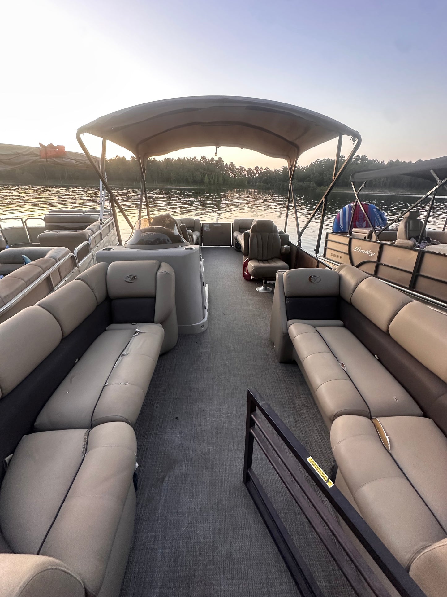 15 Person 25ft Veranda Tritoon w/225hp motor