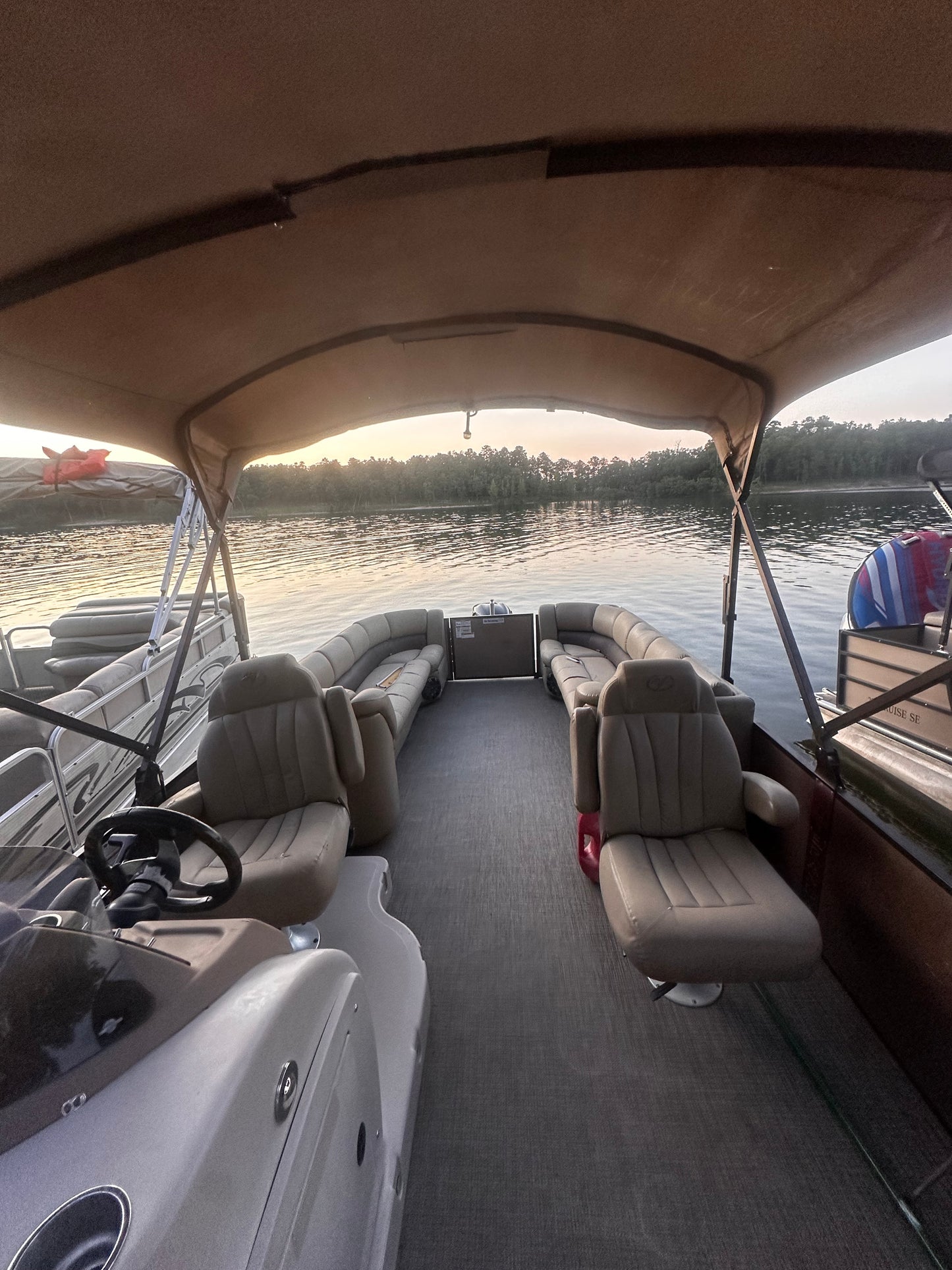 15 Person 25ft Veranda Tritoon w/225hp motor