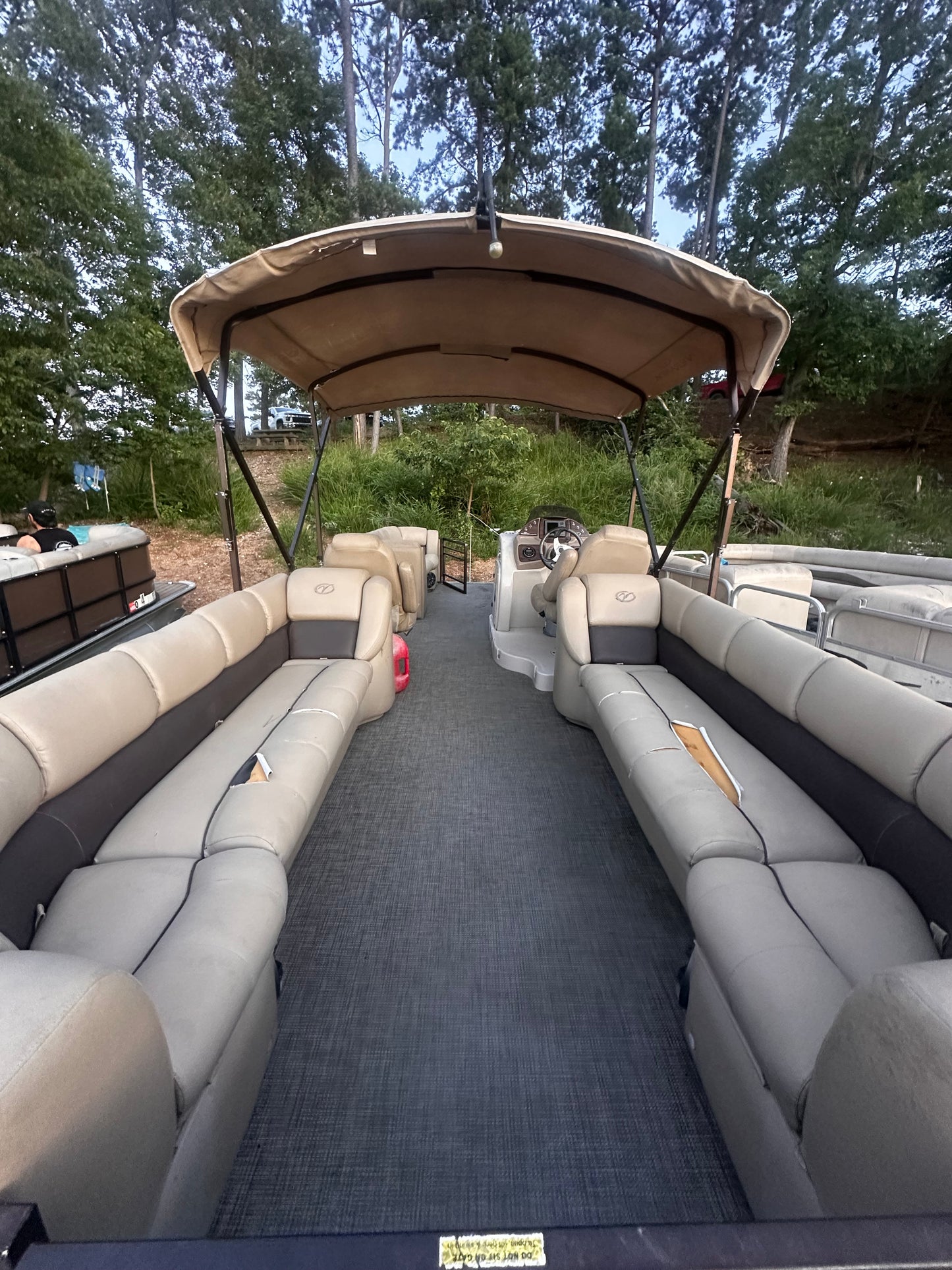 15 Person 25ft Veranda Tritoon w/225hp motor