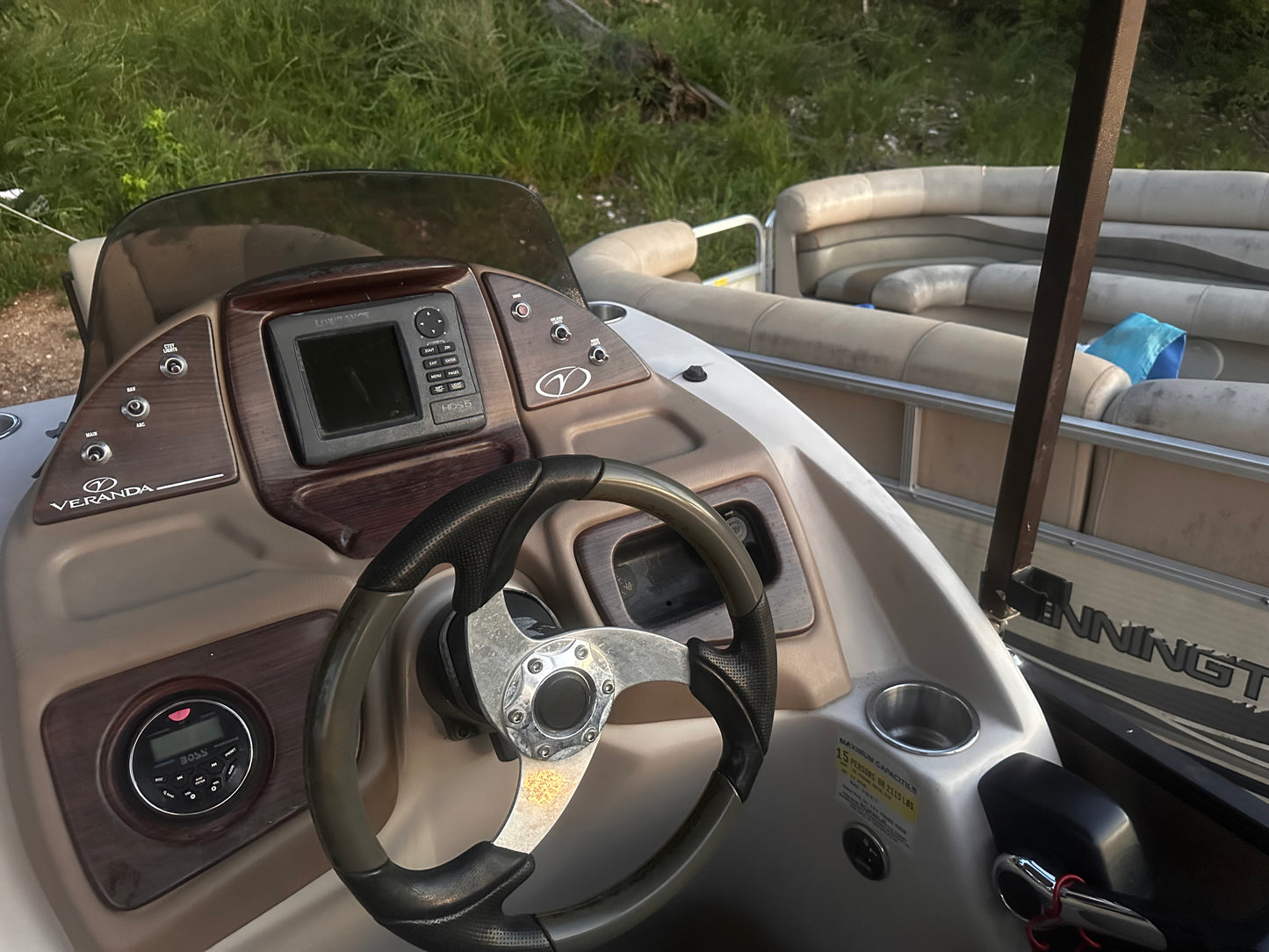 15 Person 25ft Veranda Tritoon w/225hp motor
