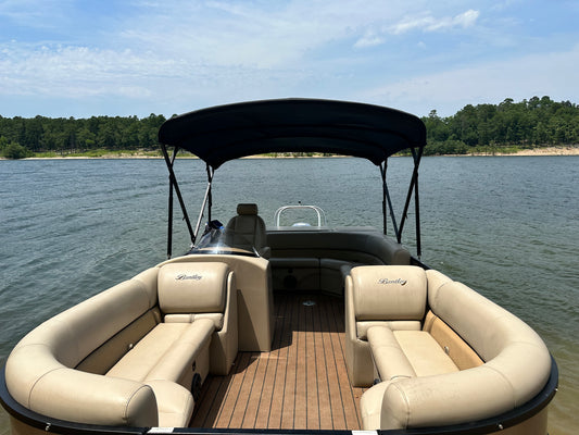 15 Person 24ft Bentley Tritoon w/150HP